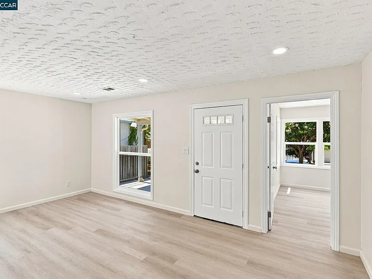 53 Ramona St — Photo 8