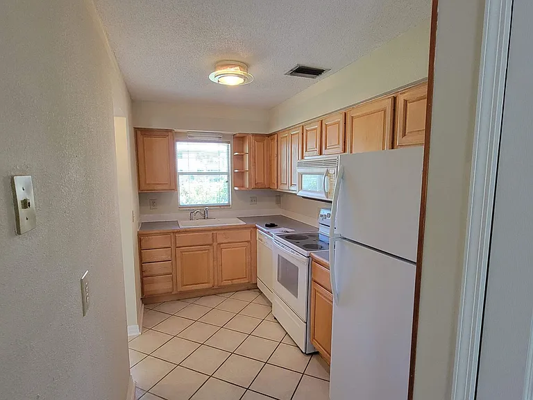 611 W Oak Terrace Dr — Photo 7