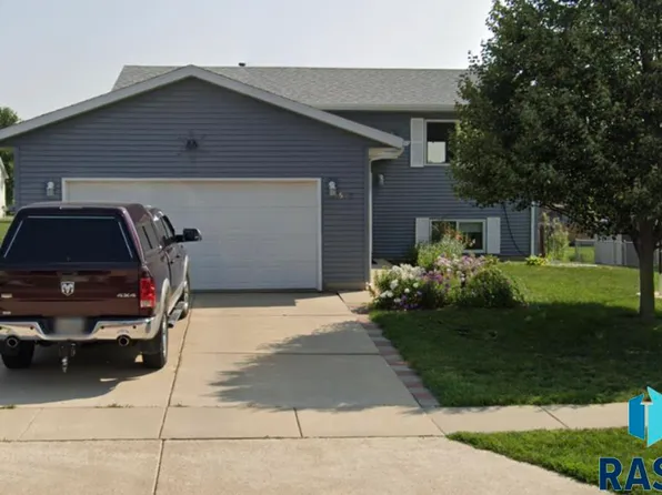 4512 W Briggs Dr, Sioux Falls, SD 57107