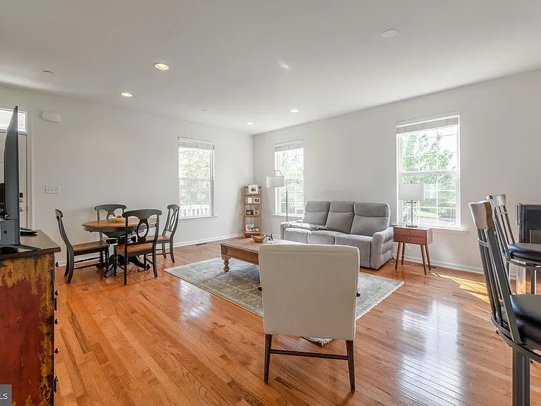 310 Katie Ln — Photo 3