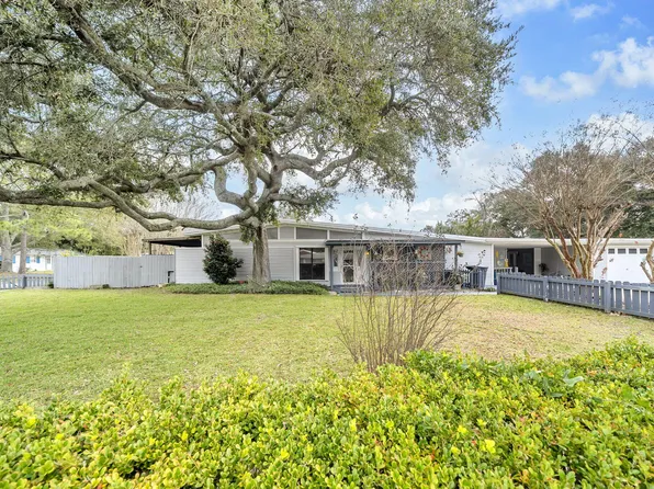 111 Cedar Ave SW, Fort Walton Beach, FL 32548