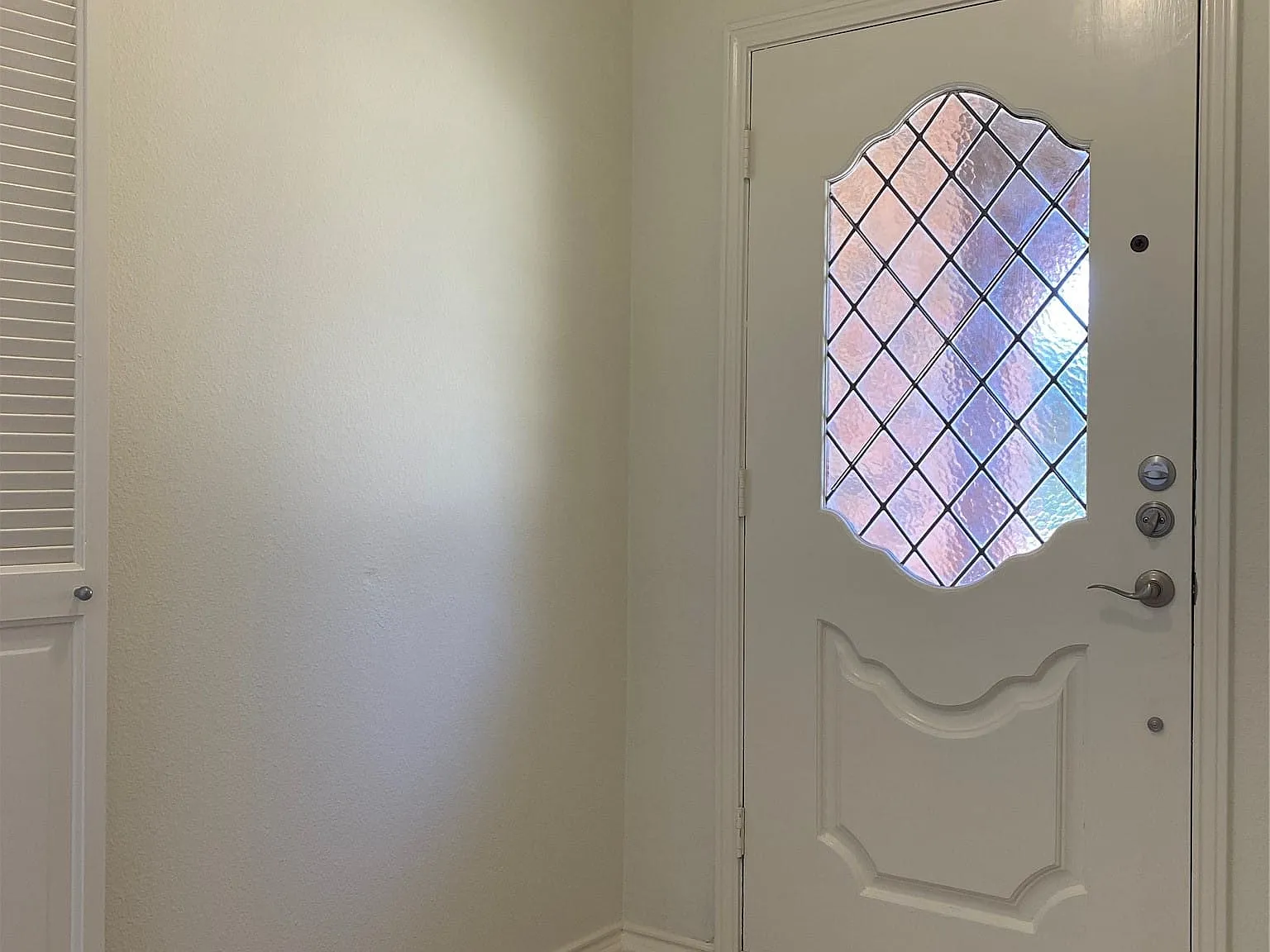 3 bed, 2.0 bath, 1586 sqft, $2,400 — Photo 3