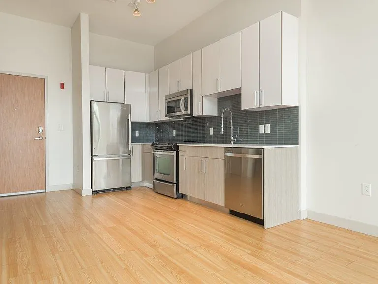 319 D St — Photo 3