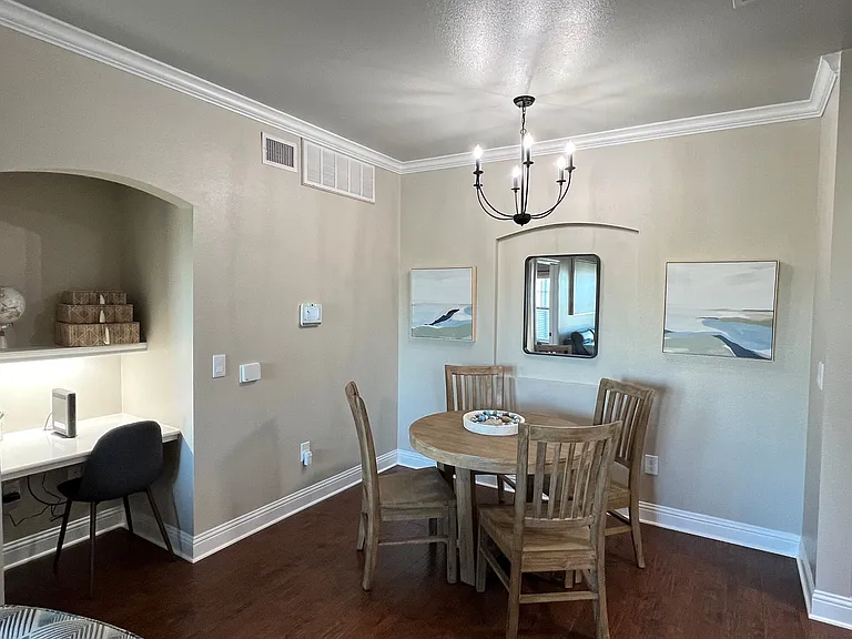The Colony Luxury Apartments — Photo 23