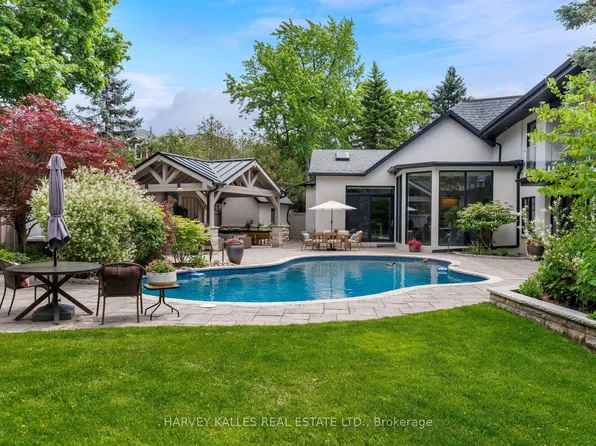 66 Thorncrest Rd, Toronto, ON M9A 1S9