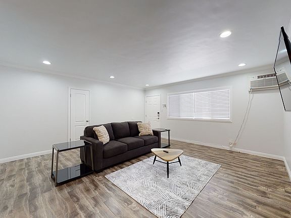 2nd image of 1630 N Fuller Ave #4
