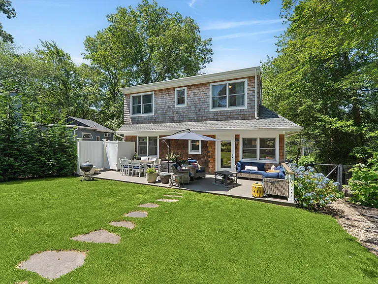 104 Lake Dr — Photo 16