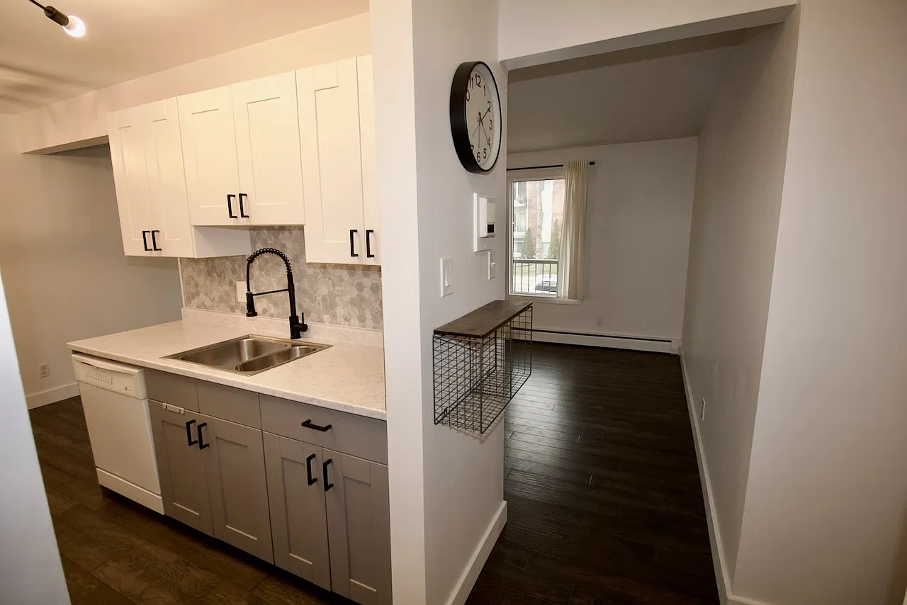 Oliver 2 Bed 1 Bath with Balcony Condo For Rent Edmonton — Photo 4