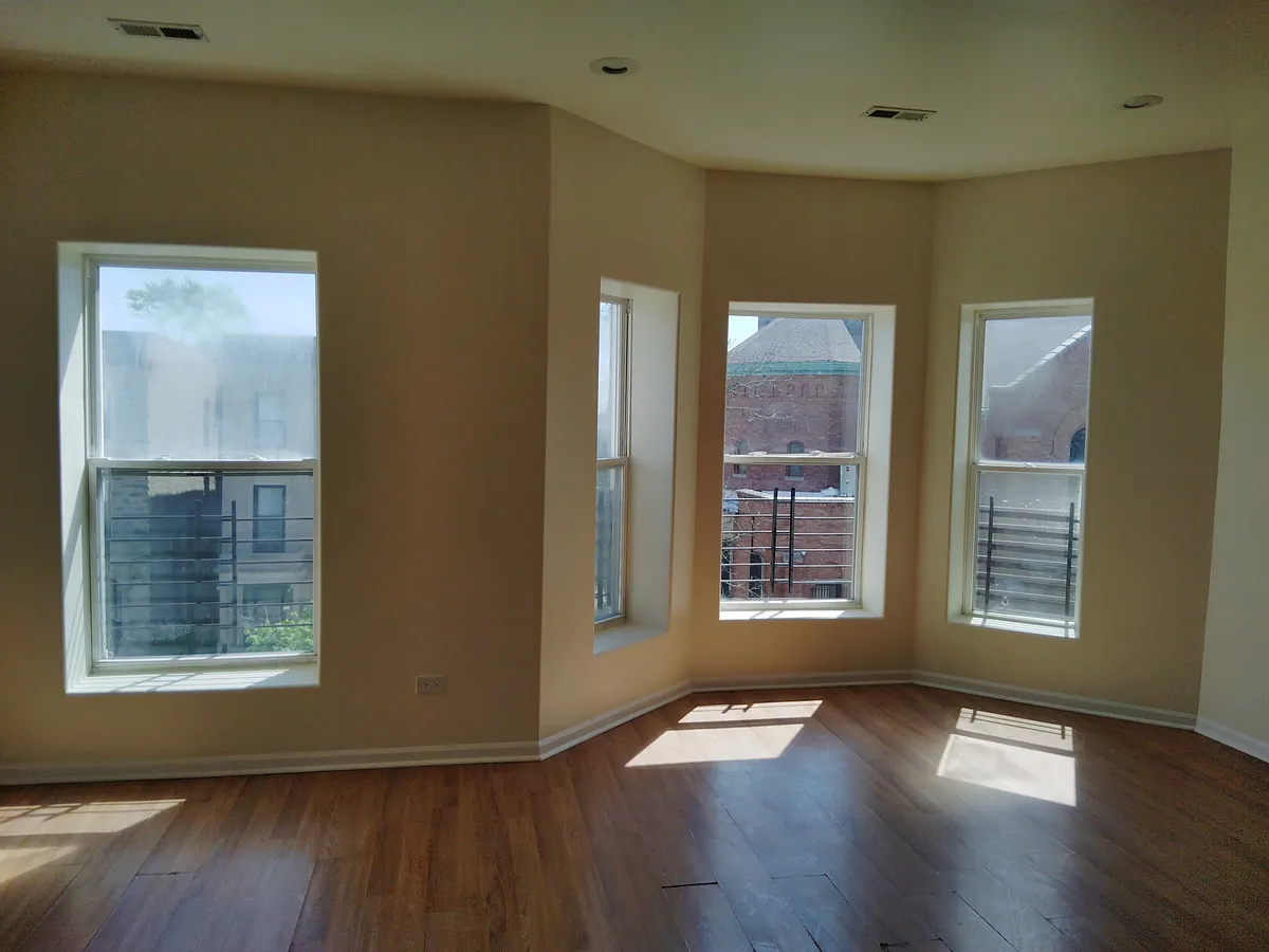 Building Photo - 6438 S Maryland Ave #2N