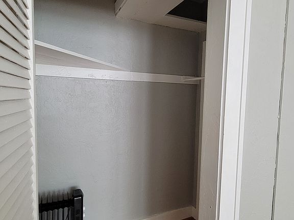 5th image of 226 13th Ave NE APT 2