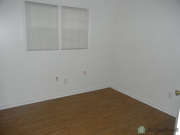 5th image of 355 Beechmont Dr APT 11