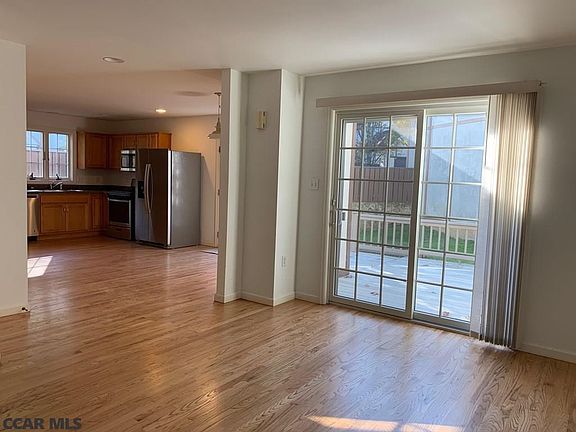 3rd image of 104 Westminster Ct