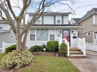 26 Windsor Pl, Lynbrook, NY 11563