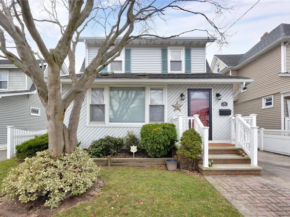26 Windsor Place, Lynbrook, NY 11563