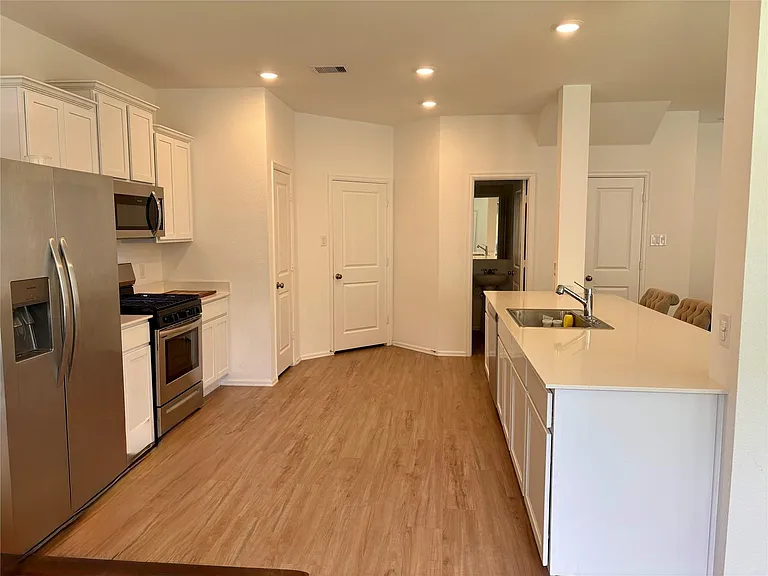 2031 Iris Hills Ln — Photo 4