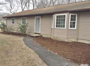 28 Gull Dip Rd, Ridge, NY 11961