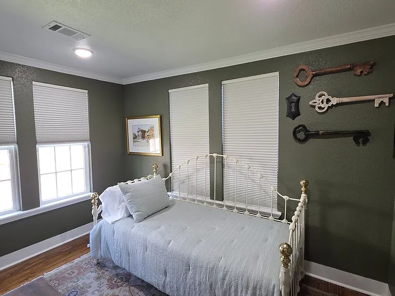 105 Pecan St — Photo 16