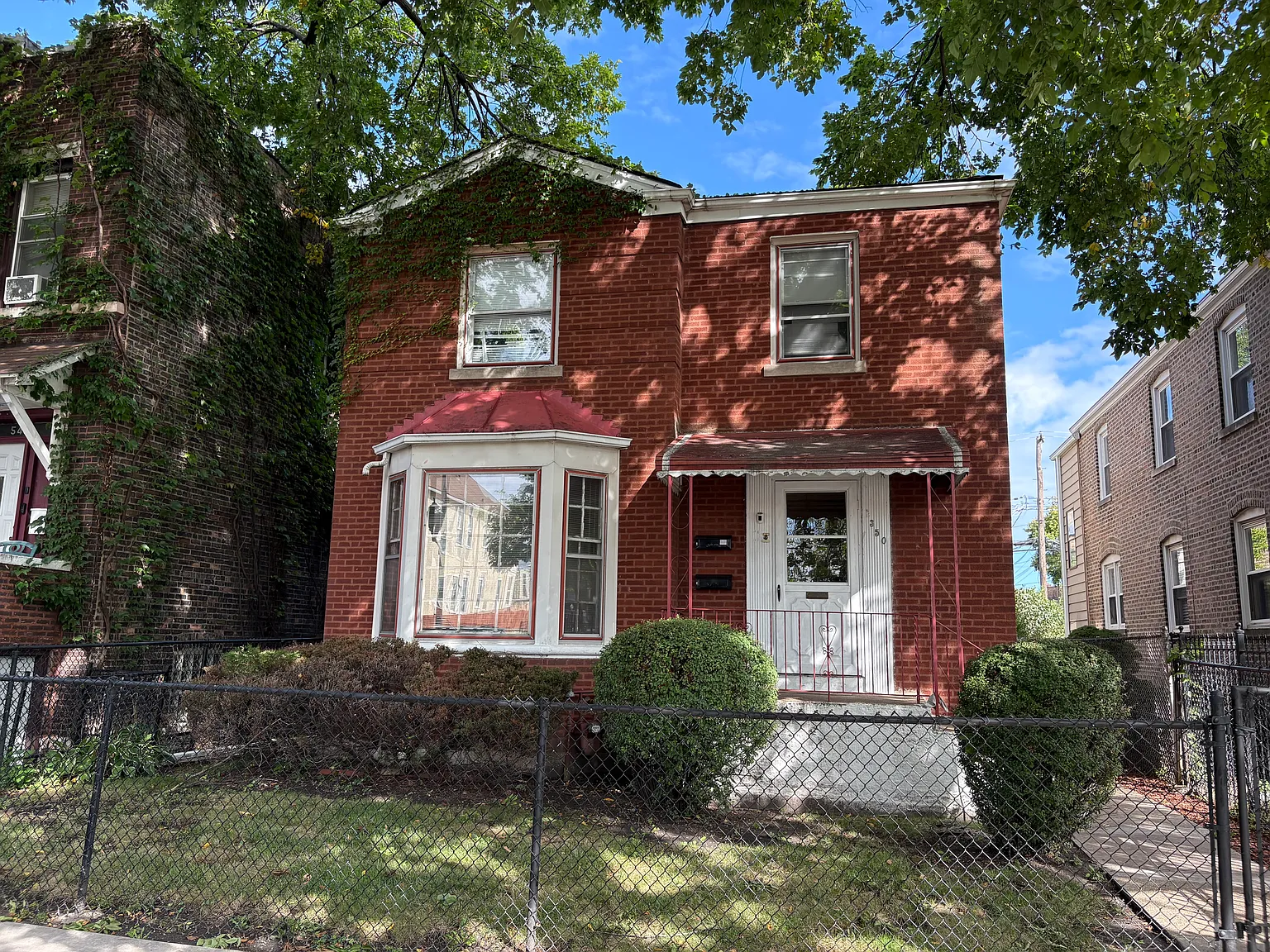 3 bed, 1200 sqft, $1,850 — Photo 1