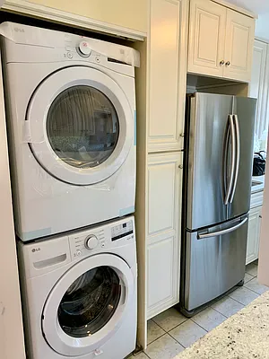 Rented by Halvatzis Realty | media 4