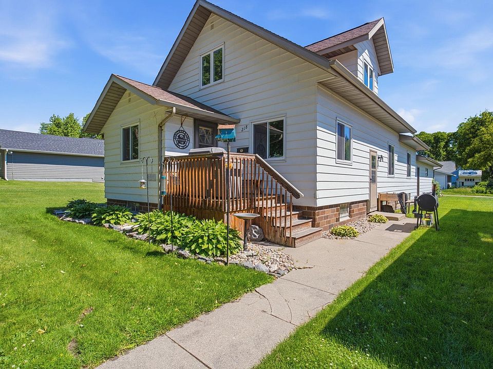 1st image of 218 1st St NE