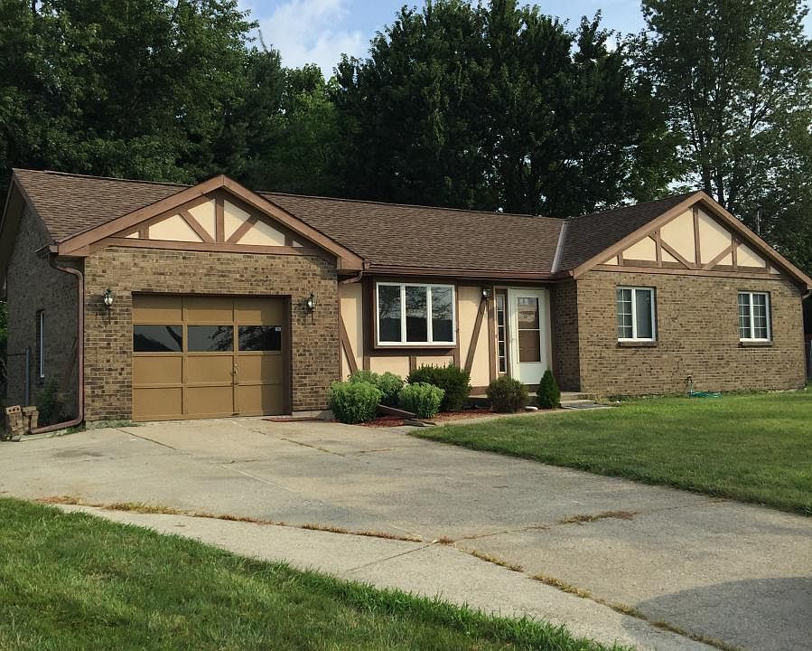 1st image of 32 Lacresta Dr