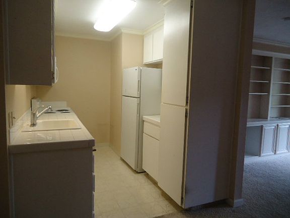 5th image of 281 Tradewinds Dr APT 14
