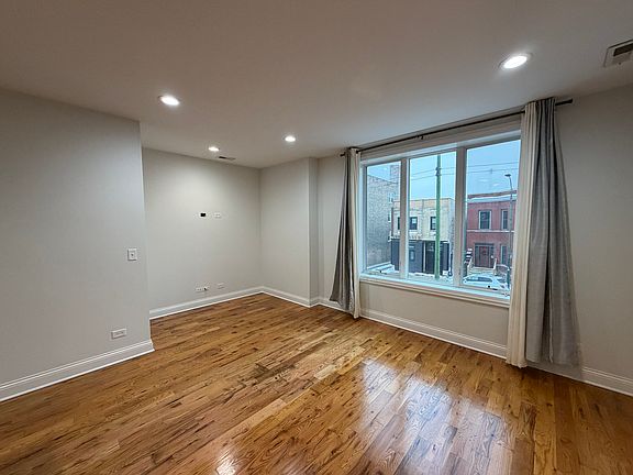4th image of 2450 W Diversey Ave #2F