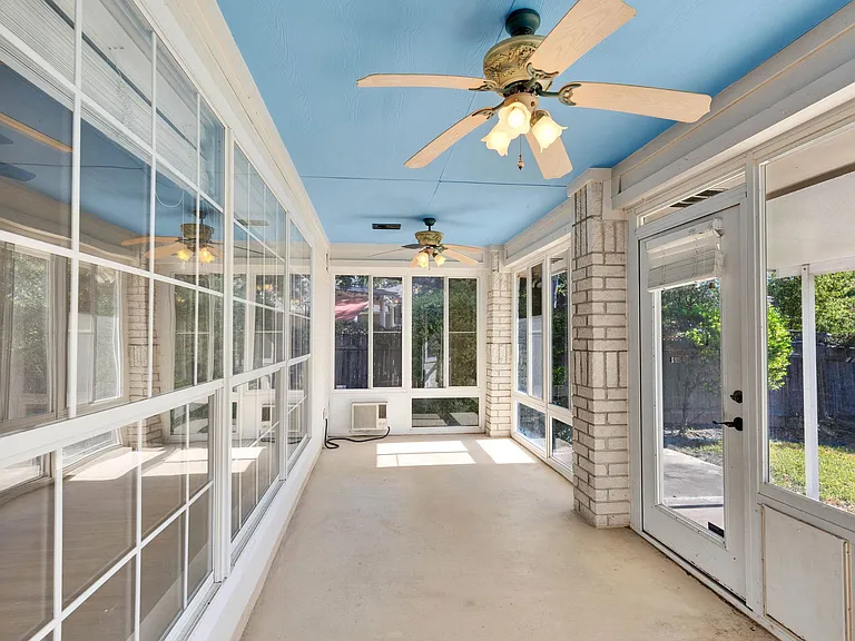 2901 Warwick Way — Photo 26