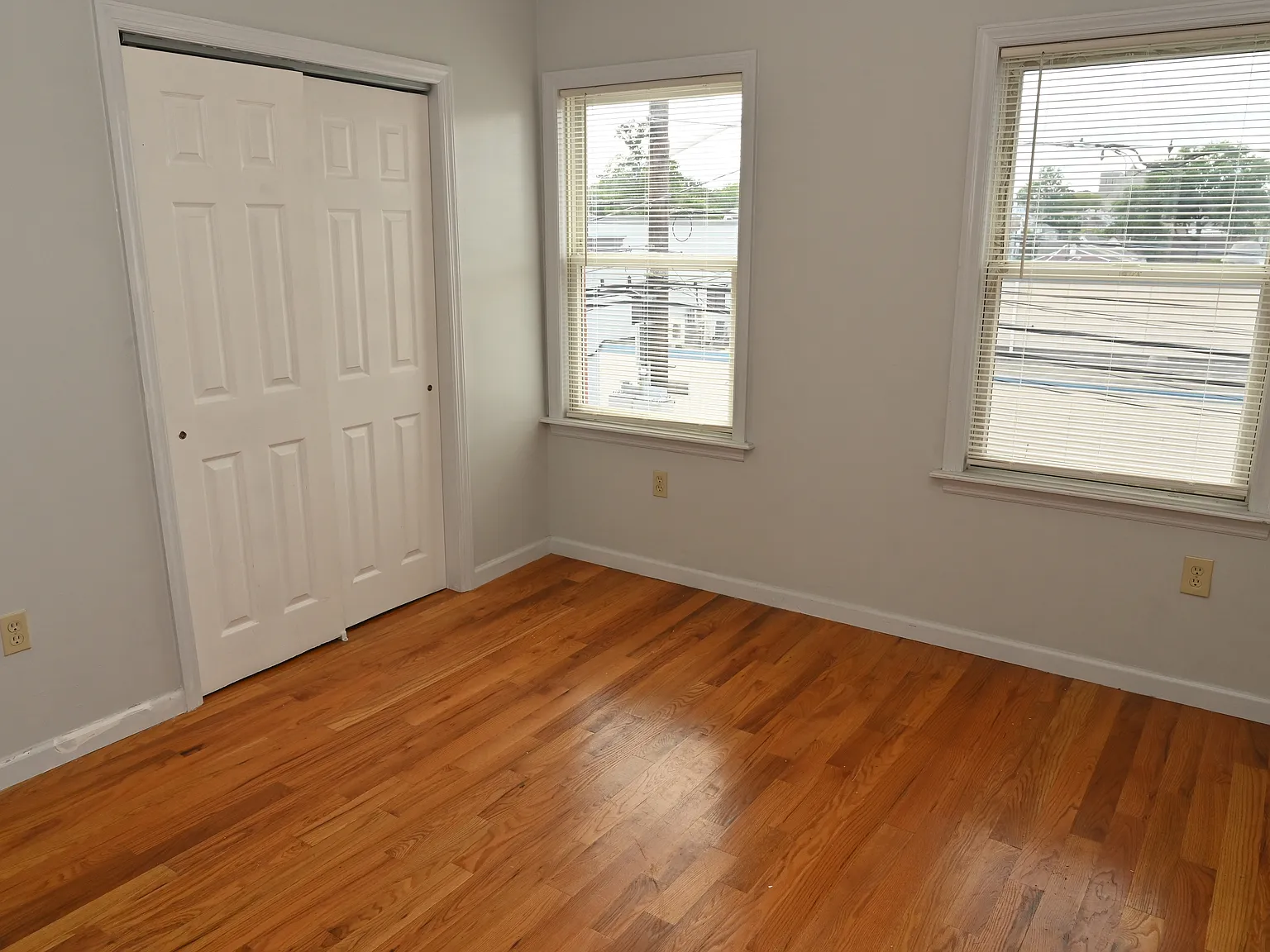 560 Forest St — Photo 4