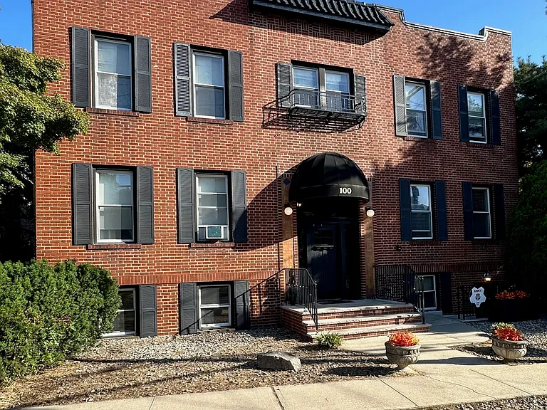 100 Mill St #7 — Photo 12