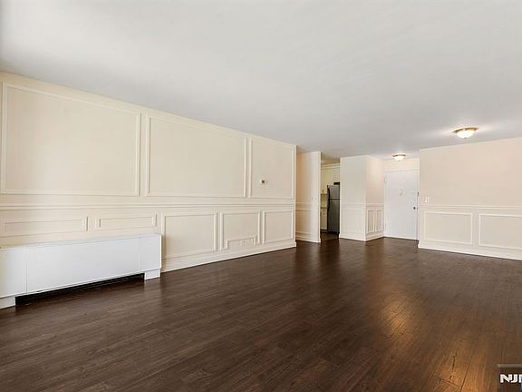 5th image of 2100 Linwood Ave APT 2Y