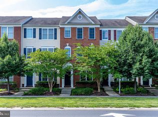 42914 Conrad Ter, Chantilly, VA 20152