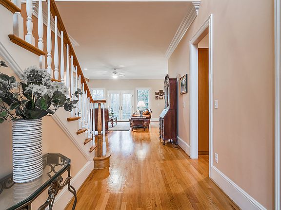 4th image of 4122 Waterford Dr