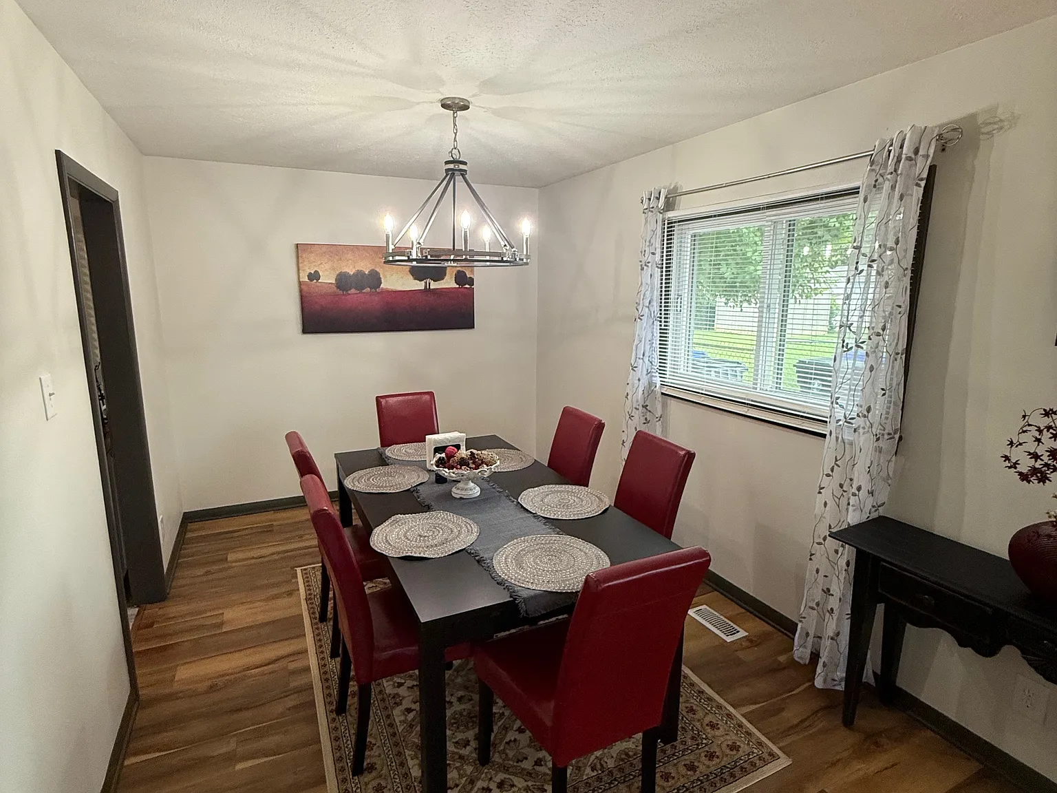 3 bed, 1.5 bath, 1263 sqft, $1,600 — Photo 4