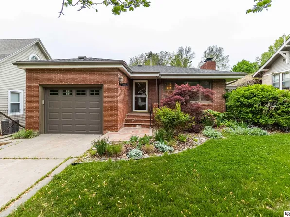 1607 Woodsview St, Lincoln, NE 68502