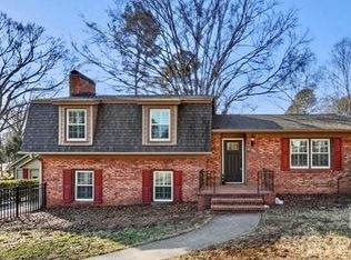 1215 6th St NW, Hickory, NC 28601