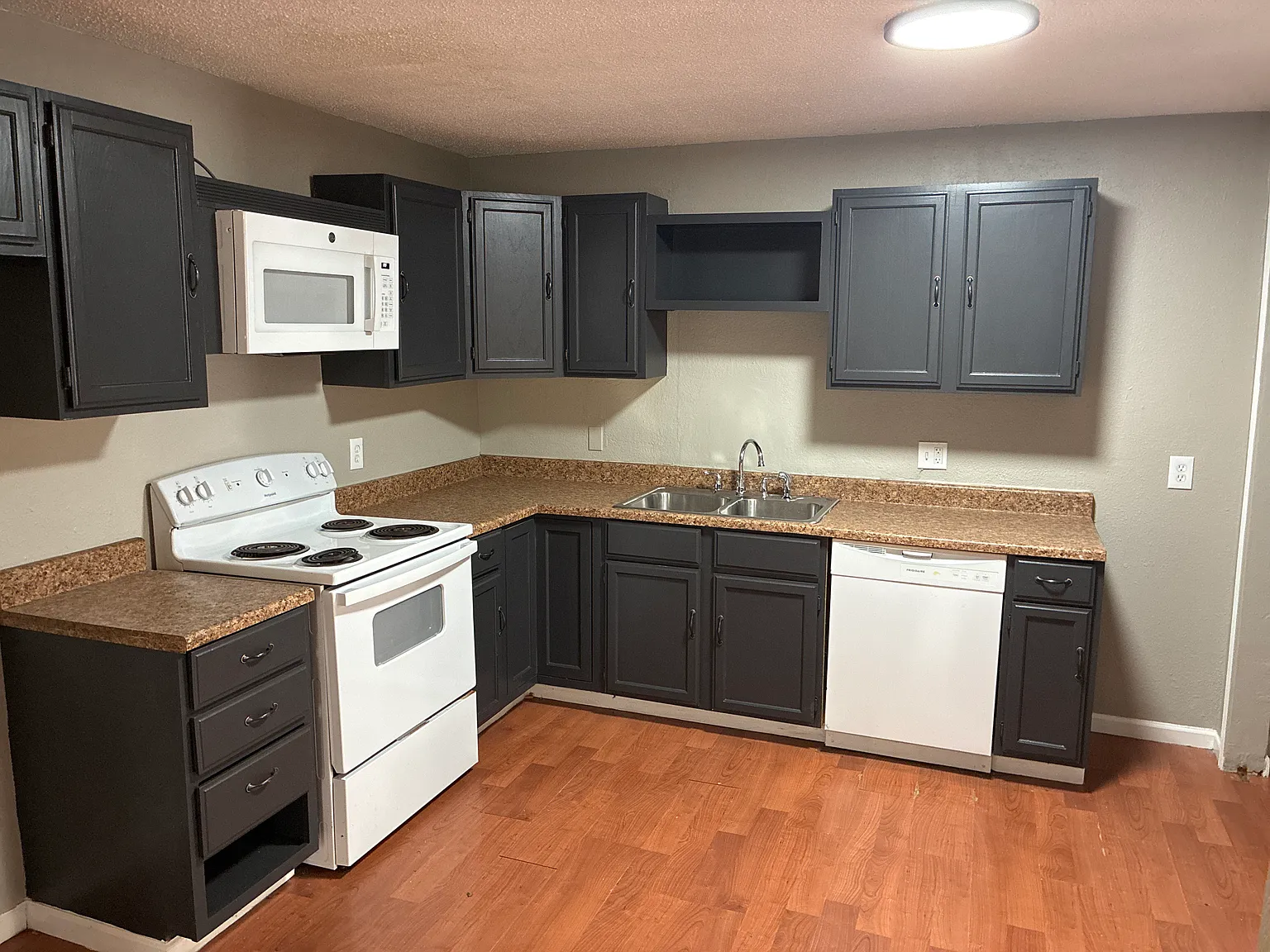 3 bed, 1800 sqft, $1,400 — Photo 3