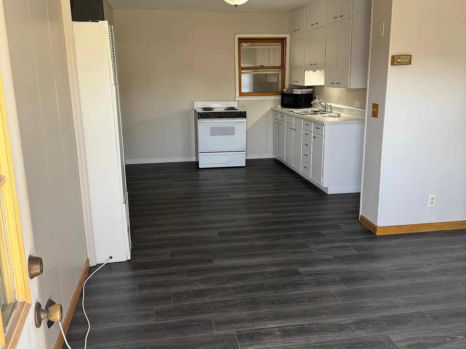 3 bed, 1000 sqft, $1,525 — Photo 3