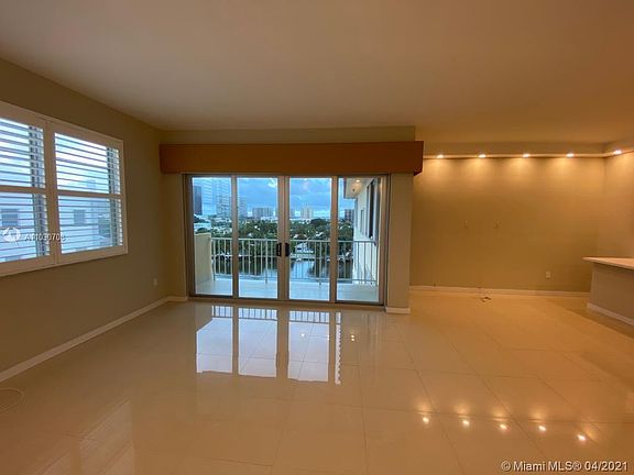 4th image of 9341 E Bay Harbor Dr #Penthouse 7c