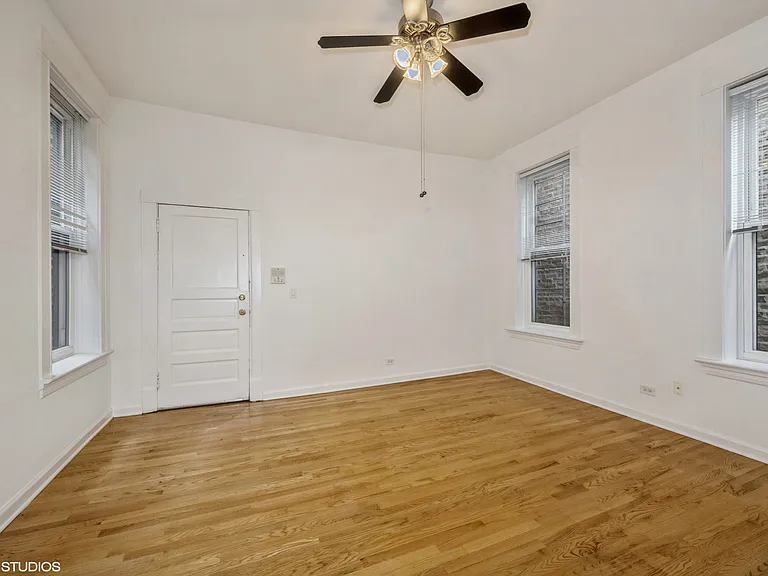 2528 N Burling St #2W — Photo 5