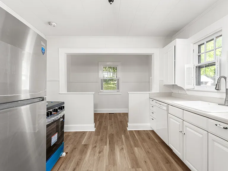 430 W 5th St — Photo 11