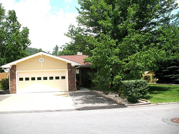 3rd image of 54 Blink Bonny Dr