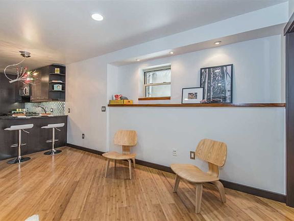 5th image of 324 Baldwin Ave APT 1A