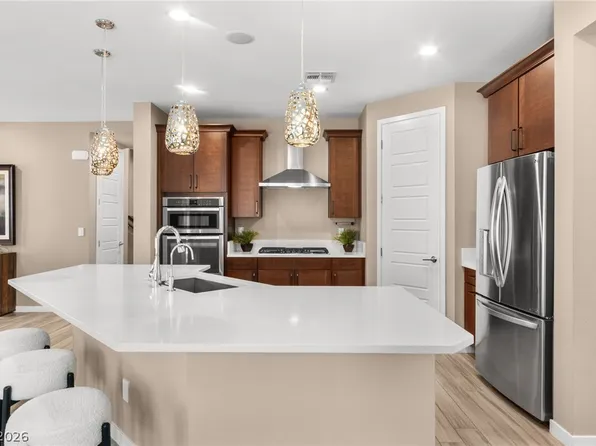 6021 Andezano Dr, Las Vegas, NV 89135