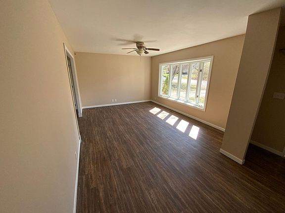 2nd image of 805 Southmoor Dr