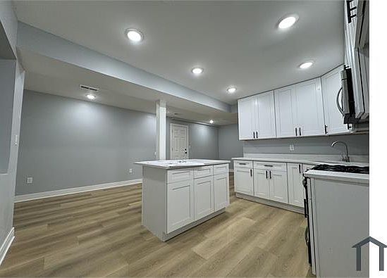 3rd image of 1523 S Sawyer Ave #G