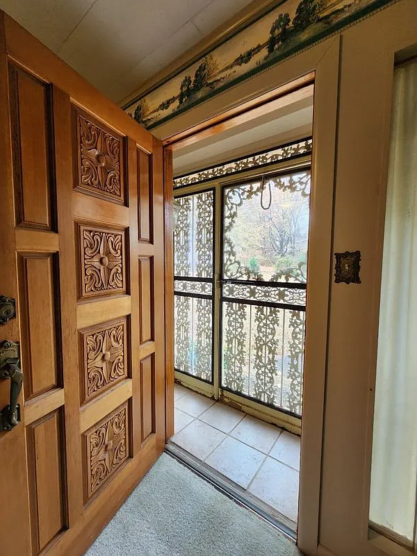 3 bed, 1.5 bath, 1620 sqft, $1,350 — Photo 2