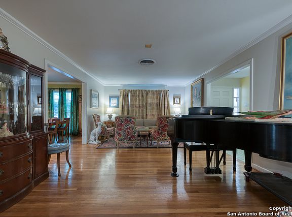 4th image of 8623 Oak Ledge Dr