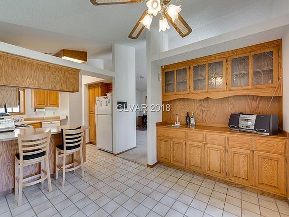 Kitchen Dining Area
