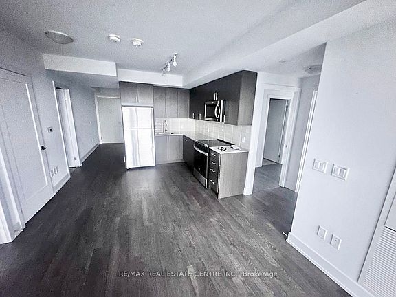 3rd image of 2550 Simcoe St N #1516